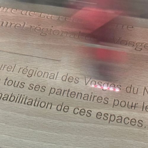 Plaque inaugurale en hêtre