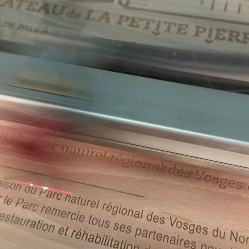 Plaque inaugurale en hêtre