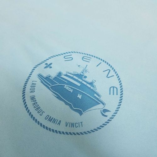 Gravure sur serviette en microfibre