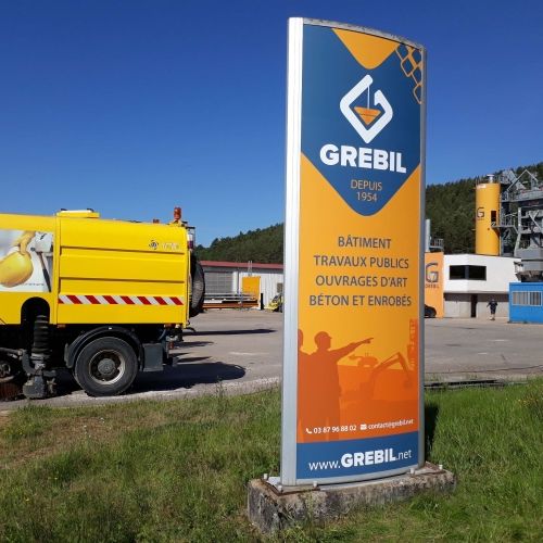 Totem pour entreprise de construction