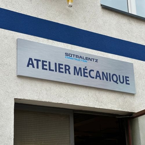 Enseignes en alu plié