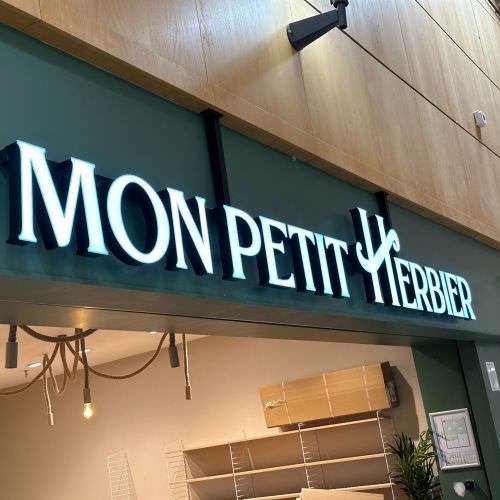 Voir le projet Enseigne Devanture de magasin Réalisation Enseigne Devanture de magasin Moselle