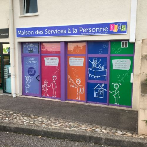 Voir le projet Habillage de vitre en microperforé Réalisation Habillage de vitre en microperforé Moselle