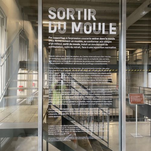 Voir le projet Lettrage en vinyle sur vitre Réalisation Lettrage en vinyle sur vitre Moselle