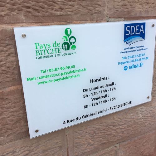 Réalisation Plaque professionnelle en PMMA Moselle