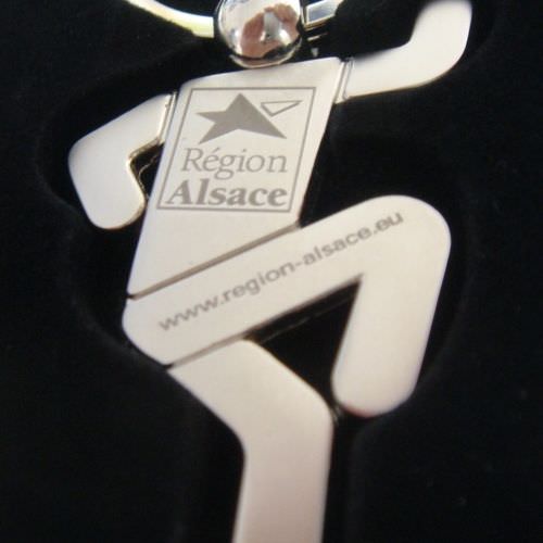 Réalisation Porte clé gravé avec logo Moselle