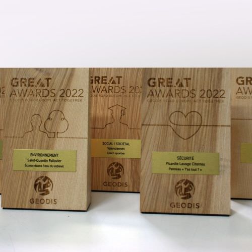 Réalisation Trophée en bois et plaque aluminium doré Moselle