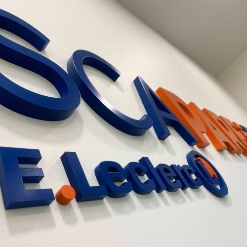 Voir le projet Enseigne intérieure en lettres découpées Réalisation Enseigne intérieure en lettres découpées Moselle