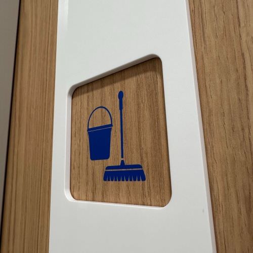 Réalisation Signalétique en pictogramme adhésif et plaque Moselle