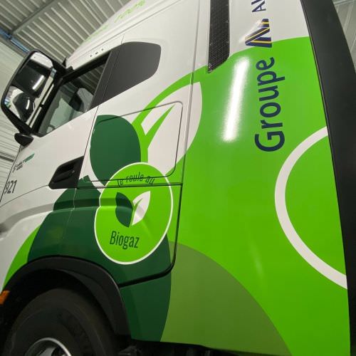 Voir le projet Habillage de tracteur routier en semi-covering Réalisation Habillage de tracteur routier en semi-covering Moselle