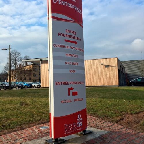 Voir le projet Totem extérieur Réalisation Totem extérieur Moselle