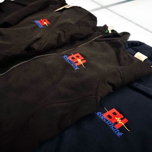Voir le projet Lot de vêtements professionnels brodés Réalisation Lot de vêtements professionnels brodés Moselle