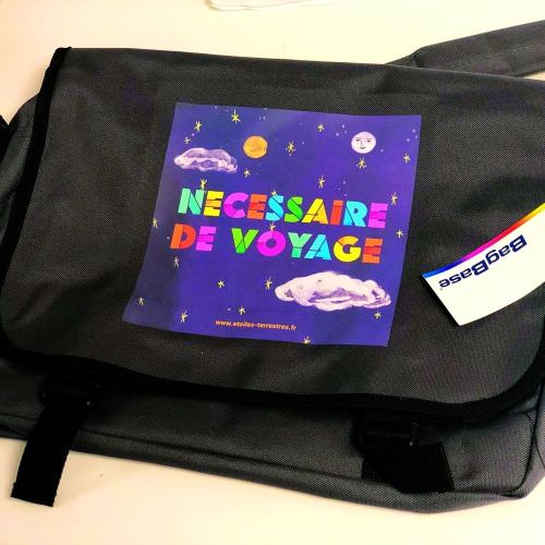 Voir le projet Marquage sur sac en transfert numérique Réalisation Marquage sur sac en transfert numérique Moselle