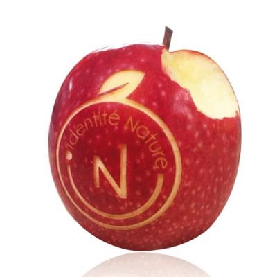Gravure sur pomme
